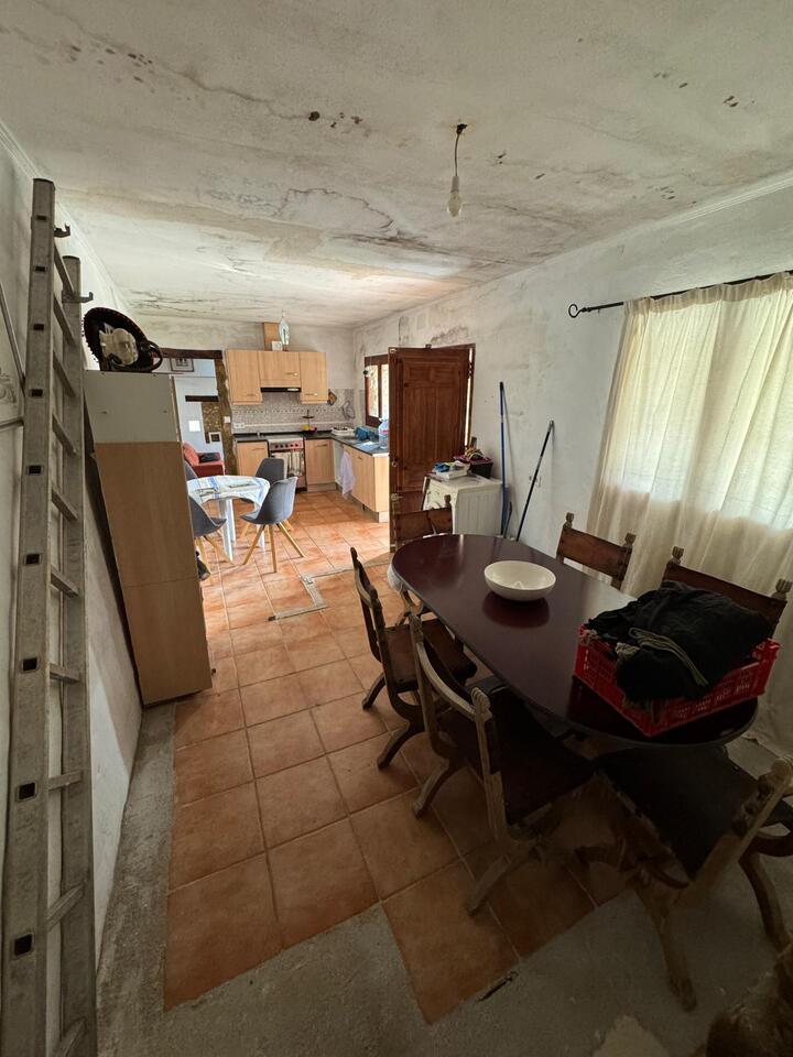 Property Image 4 Property Image 4